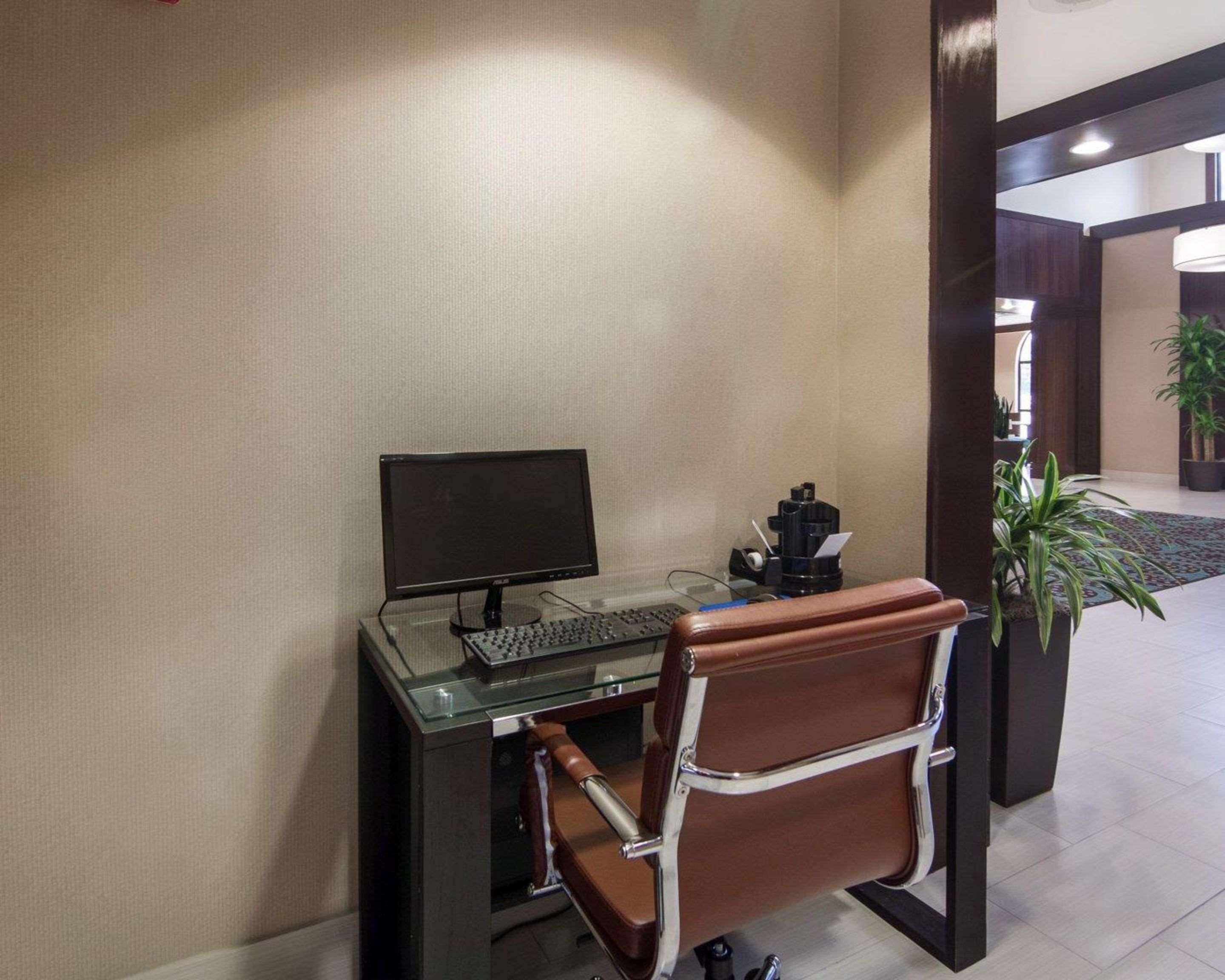 Comfort Suites Houston West At Clay Road Экстерьер фото